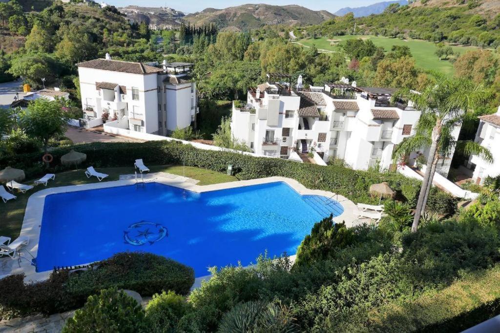 El Lago De Los Arqueros 2 Bedrooms Penthouse En Benahavis Luaran gambar